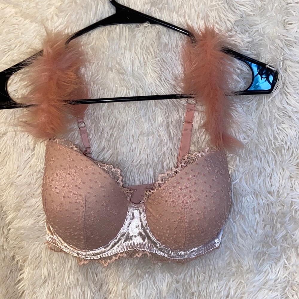 Light pink Demi Victoria’s Secret bra